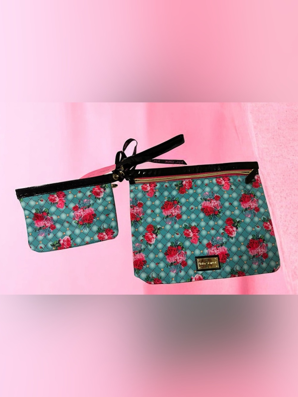 Floral Quilted Wristlet Set - Picture 2 of 3